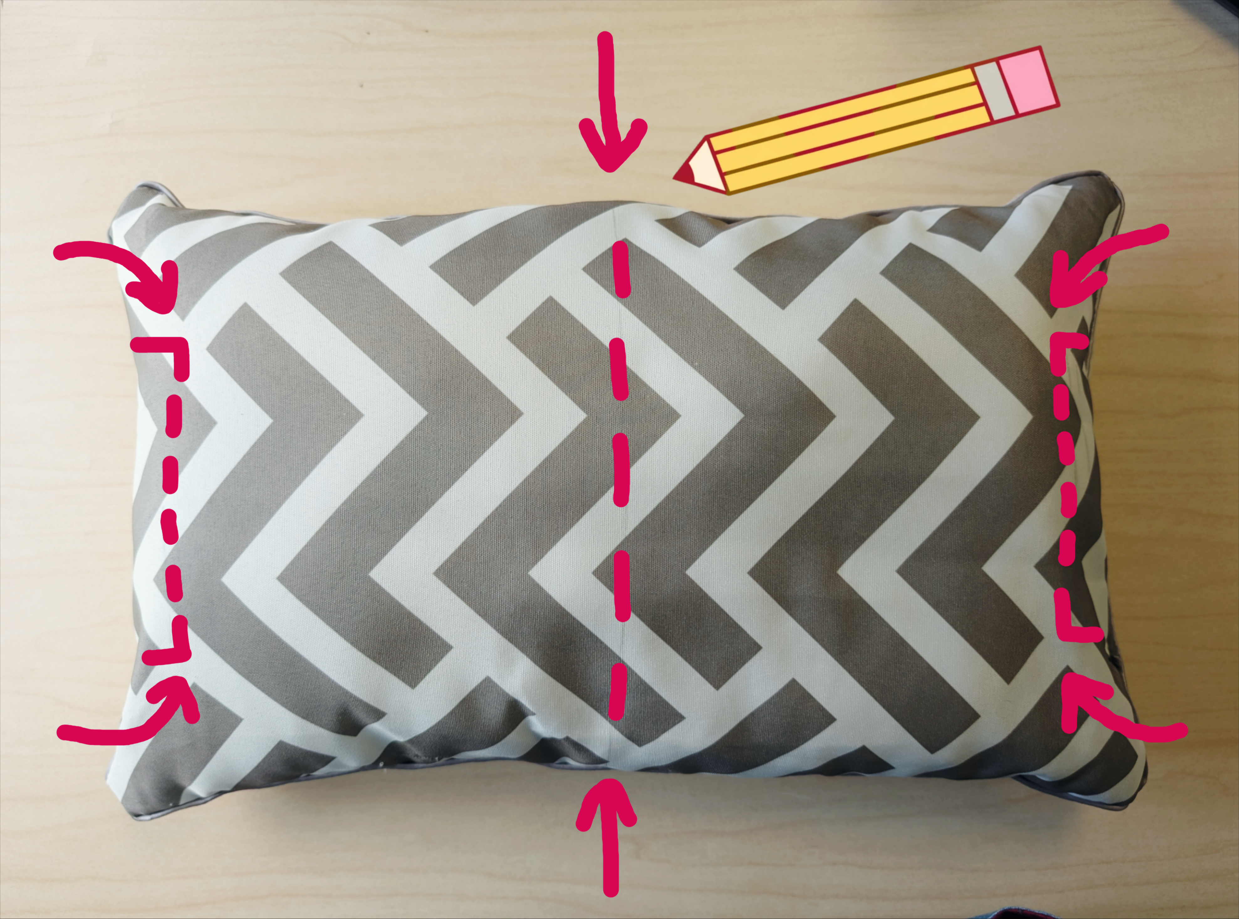 The described markings on the pillow.